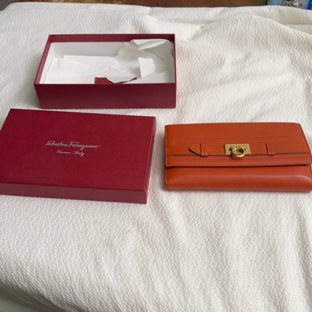 NEW Authentic Salvatore Ferragamo wallet orange